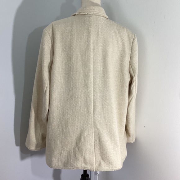 - NWT FUTURE COLLECTIVE PLUS 2XL CREAM BOUCLE BLAZER FRAYED EDGES ONE BUTT… - Picture 8 of 12